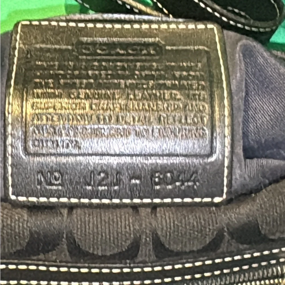 Vintage Coach Black mono Jacquard Signature shoulder bag - Picture 3 of 13